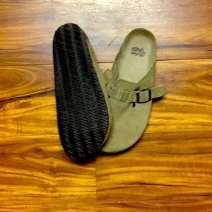 Women’s size 9 beige suede slip on sandles